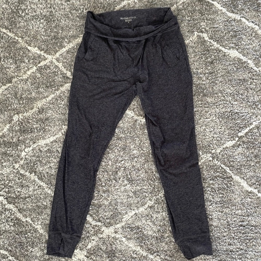 Beyond Yoga Folded Waistband Pocketed Joggers